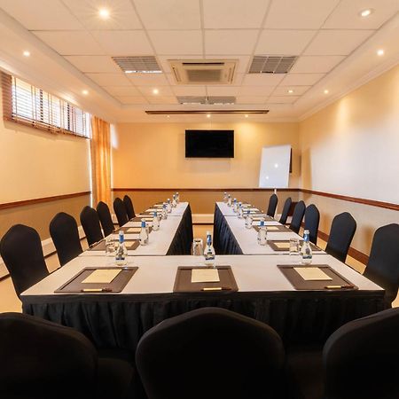 Kigali Serena Hotel Екстер'єр фото