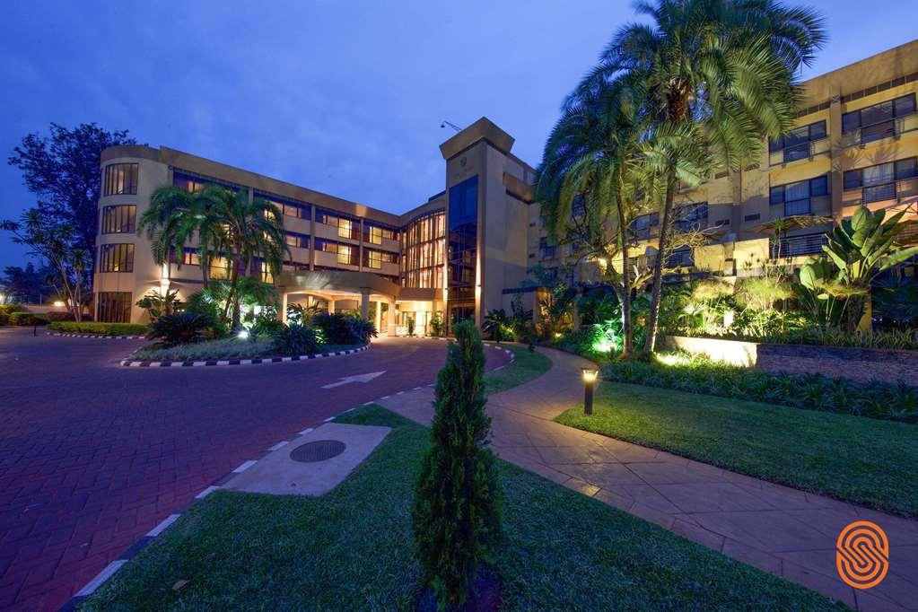 Kigali Serena Hotel Екстер'єр фото