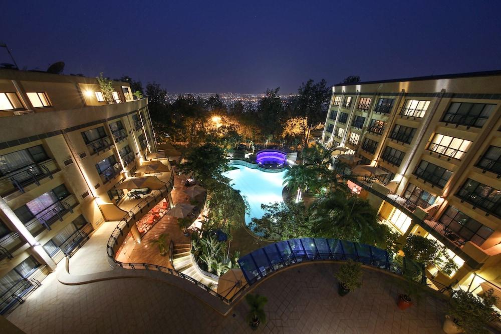 Kigali Serena Hotel Екстер'єр фото