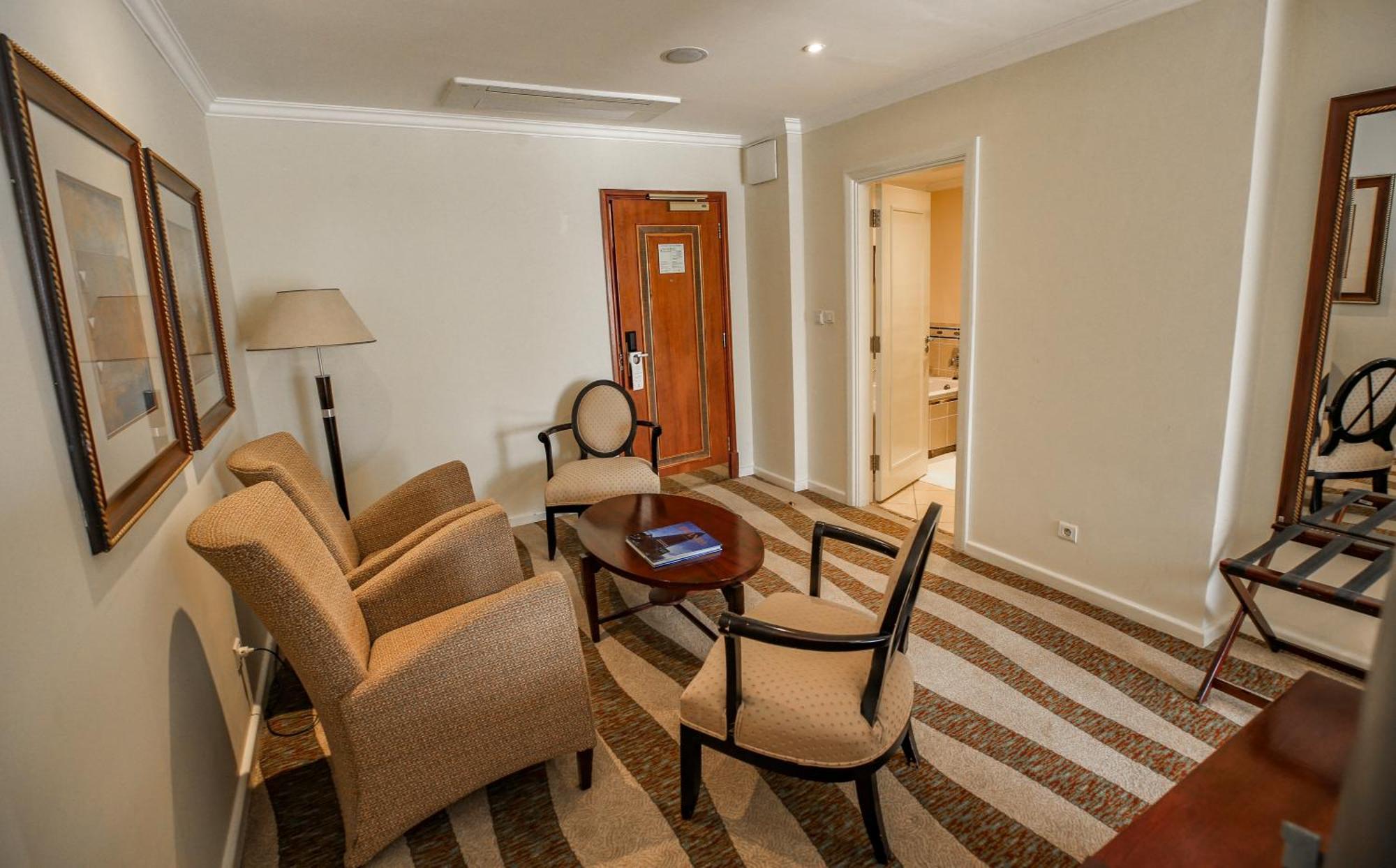 Kigali Serena Hotel Екстер'єр фото