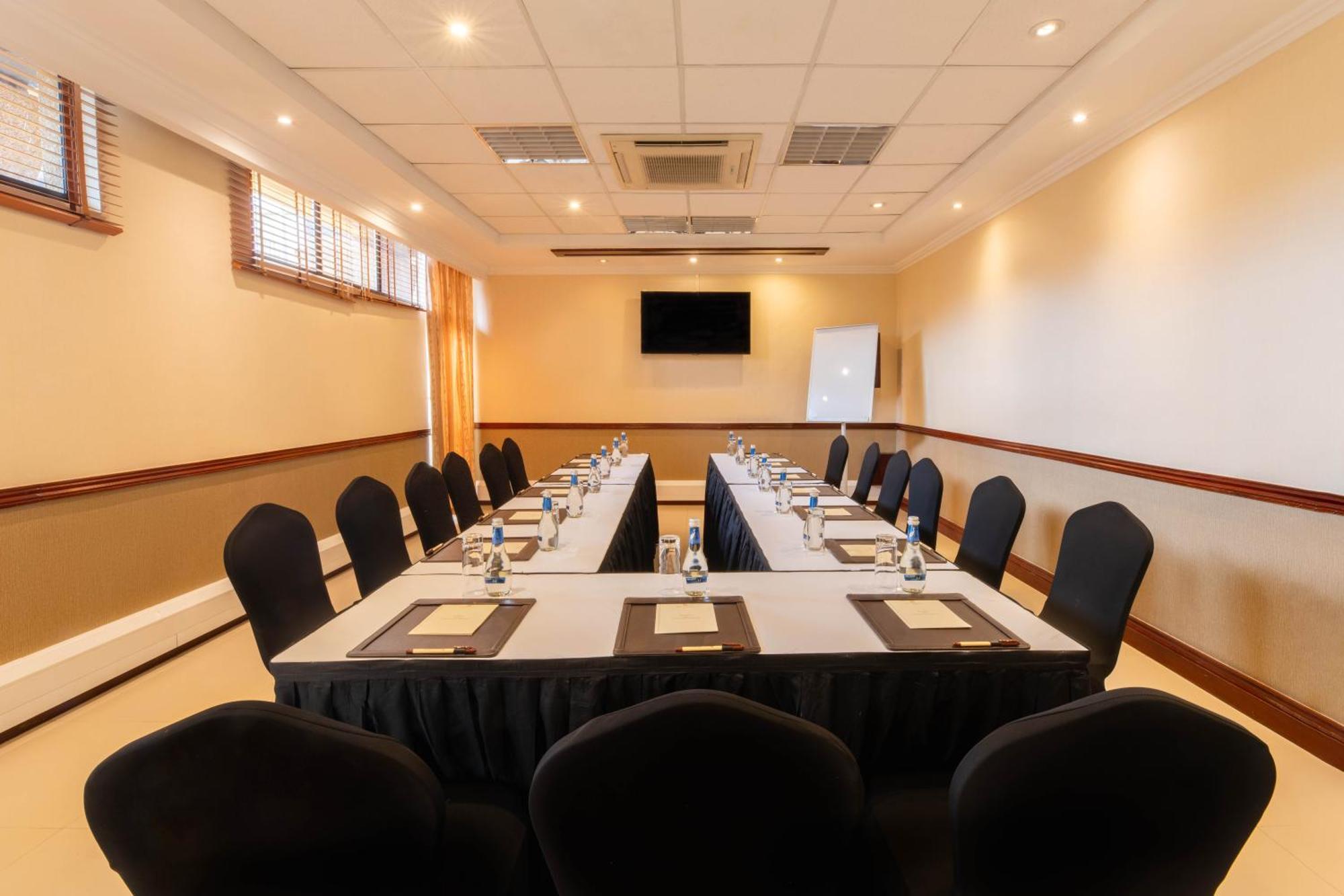Kigali Serena Hotel Екстер'єр фото