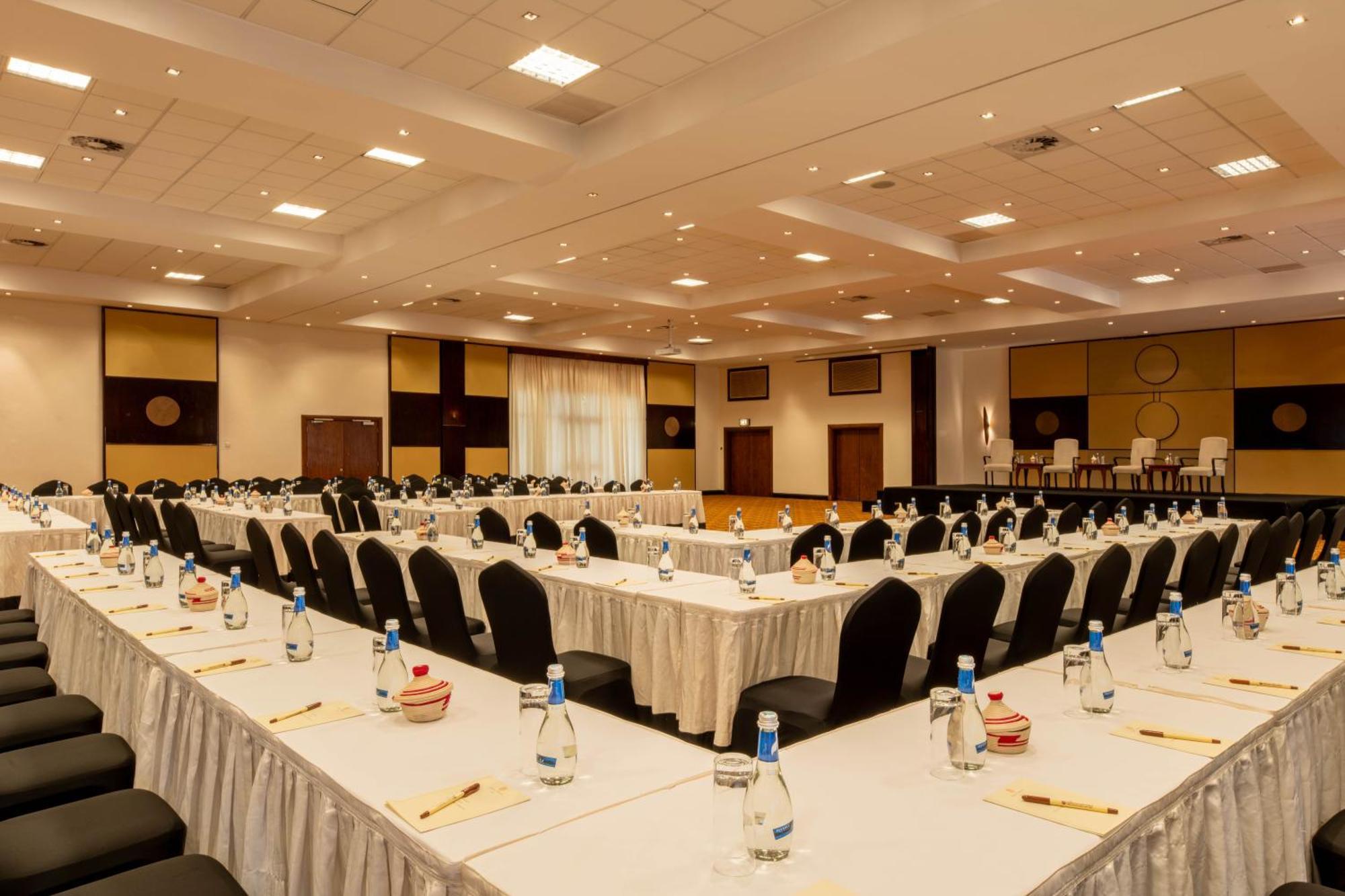 Kigali Serena Hotel Екстер'єр фото