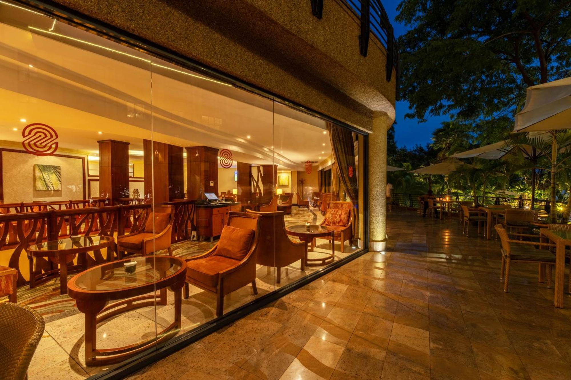 Kigali Serena Hotel Екстер'єр фото
